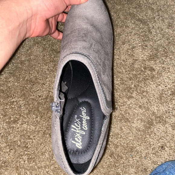 HEELS - Picture 3 of 4